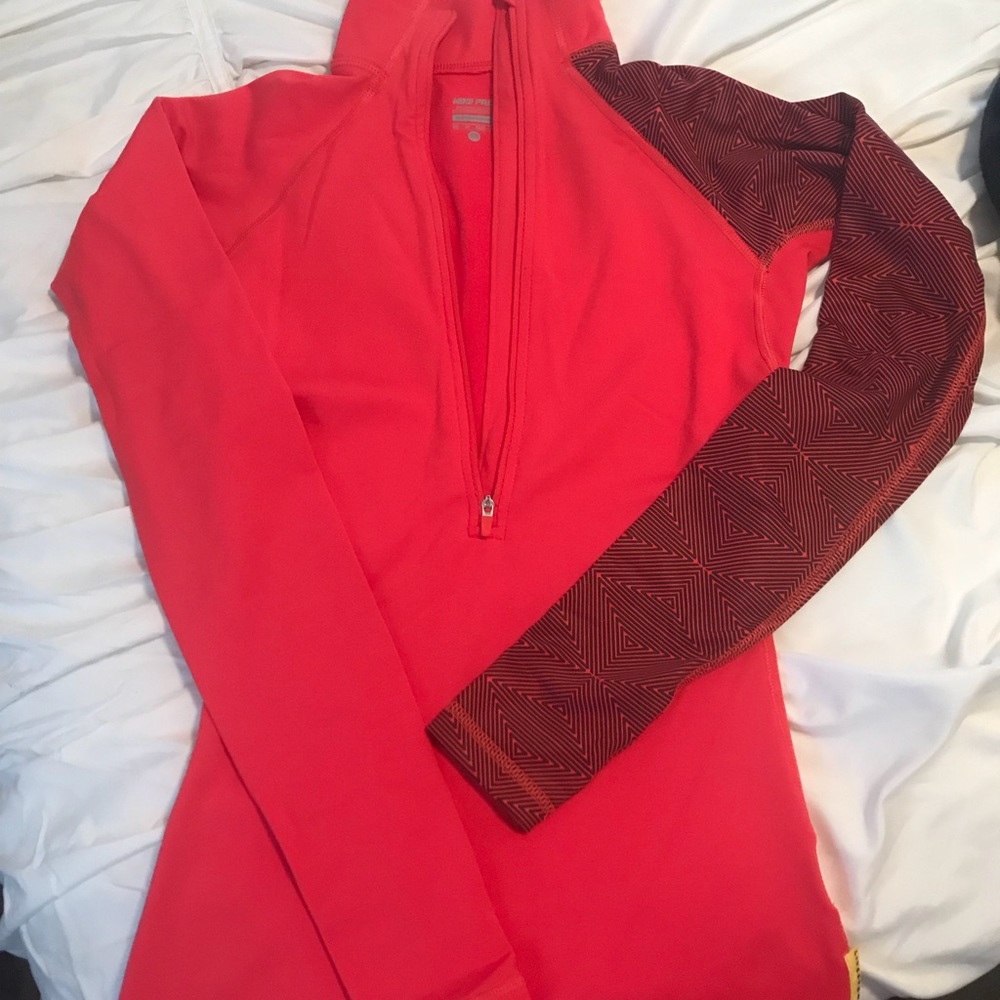 Nike livestrong 3/4 zip workout top